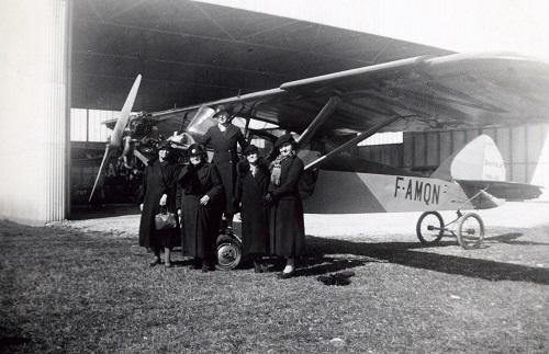 Aérodrome Millau-Larzac -Baptême de l'air de Louise Andrieu 8 avril 1937