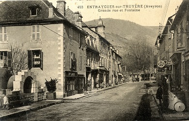 Entraygues-sur-Truyère - la Grande-Rue