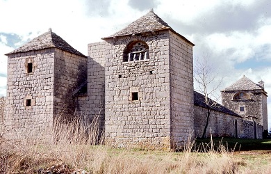 Le Larzac - Ferme fortifiée de Brousse